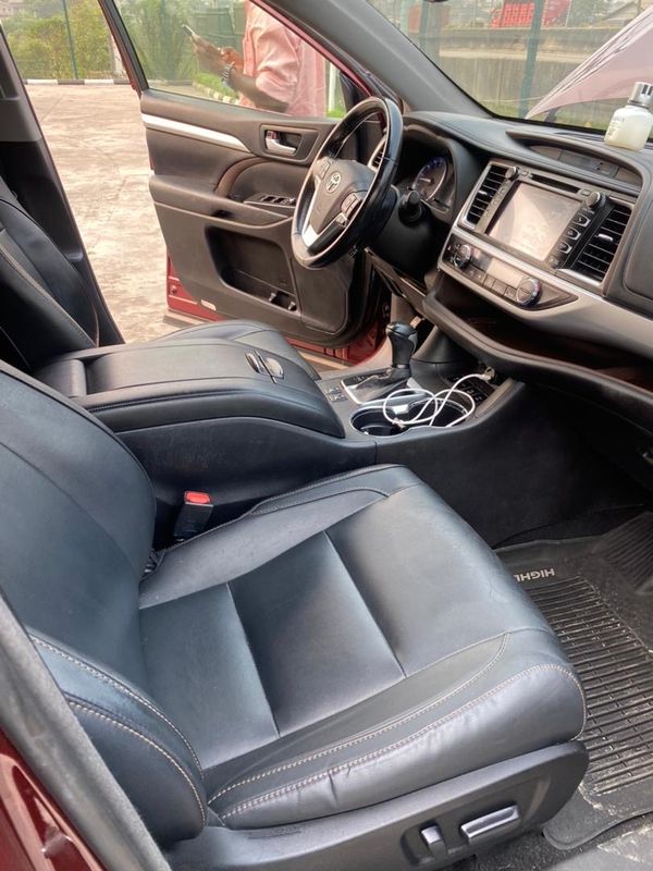 Thumbnail 6 of 2018 Toyota Highlander XLE